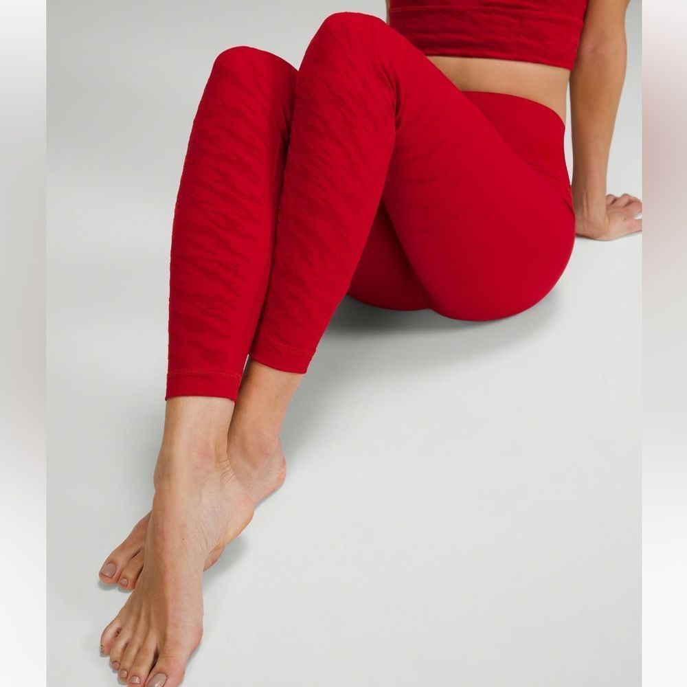 NWT Lululemon Special Edition Lunar New Year Wunder Under 25” tights. Size 12